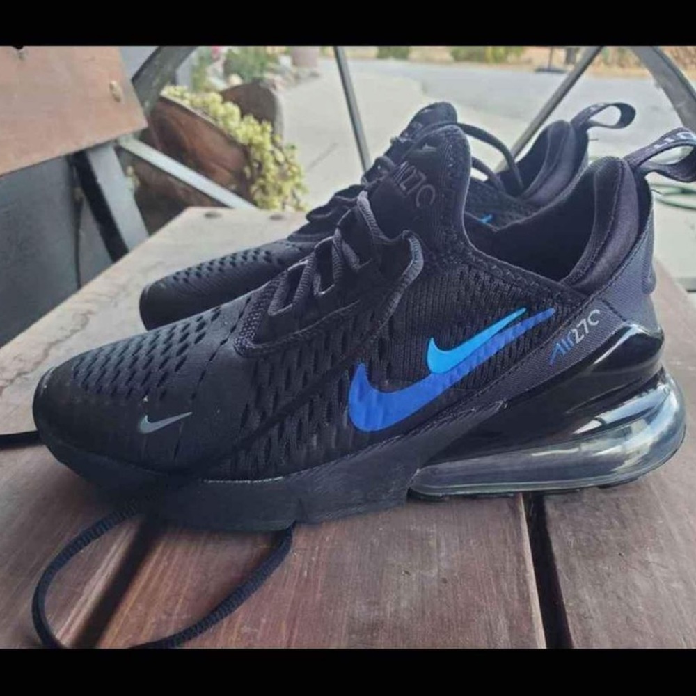 Nike 270s